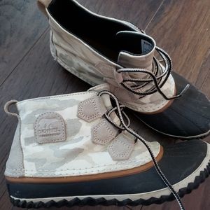 Sorel Out and About boots